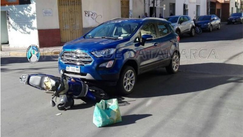 Una mujer herida tras un choque en el centro
