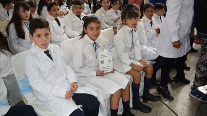 Alumnos juraron lealtad a la Constitución Nacional y Provincial