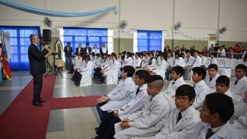 Alumnos juraron lealtad a la Constitución Nacional y Provincial