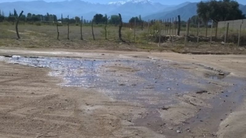 Colapsaron las cloacas en un barrio de Malli, Andalgalá
