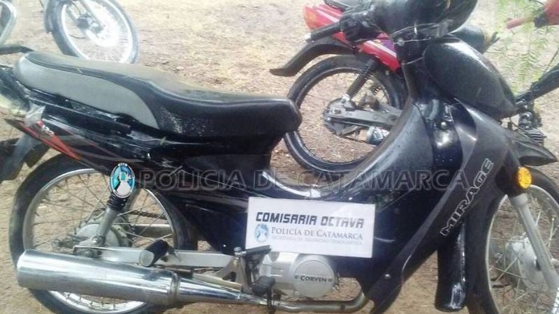 Escapó dejando una moto abandonada
