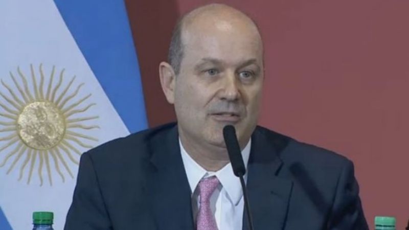 Sturzenegger: "El tipo de cambio flotante es para proteger la actividad"