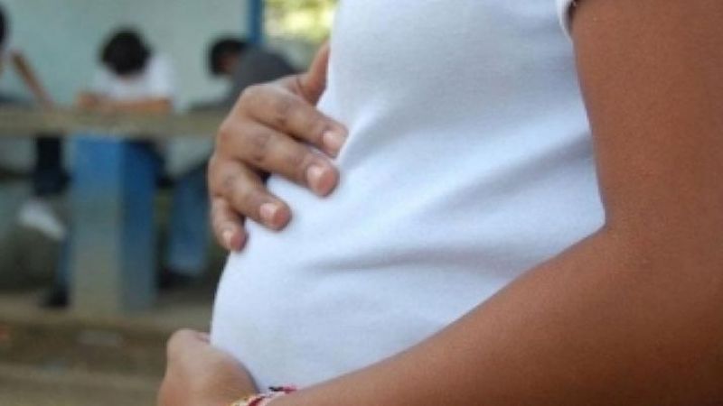 Se desmayó, la auxiliaron y descubrieron un embarazo por abuso