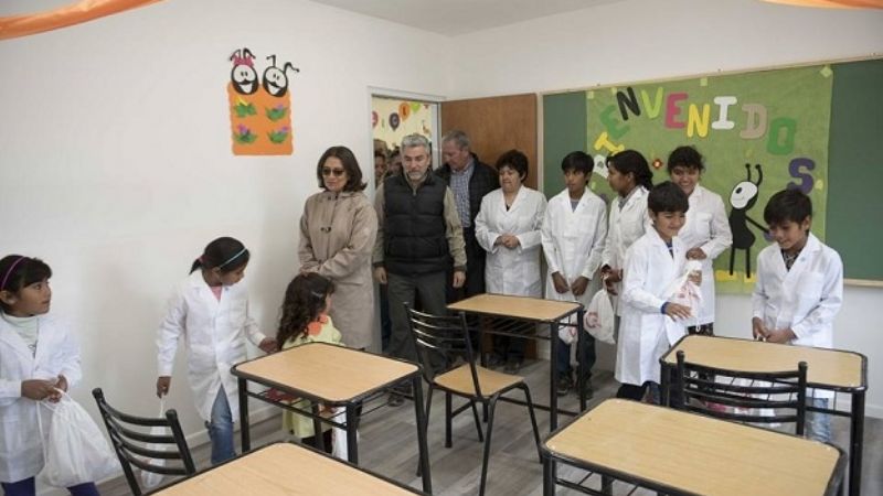 La Gobernadora inauguró dos escuelas en Pomán