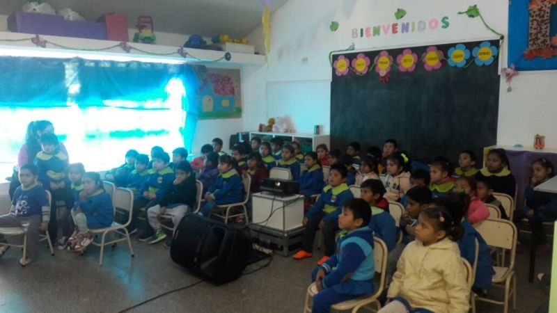 El Cine Móvil inició un nuevo recorrido por las escuelas