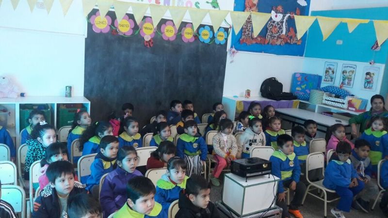 El Cine Móvil inició un nuevo recorrido por las escuelas