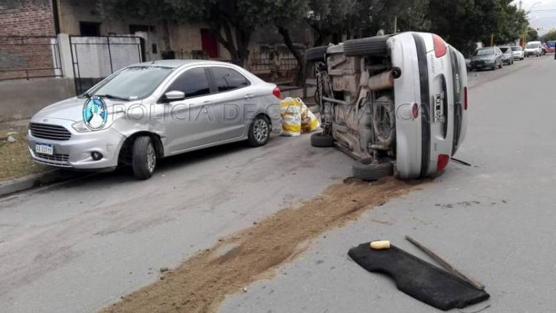Volcó un auto en Av. Colón