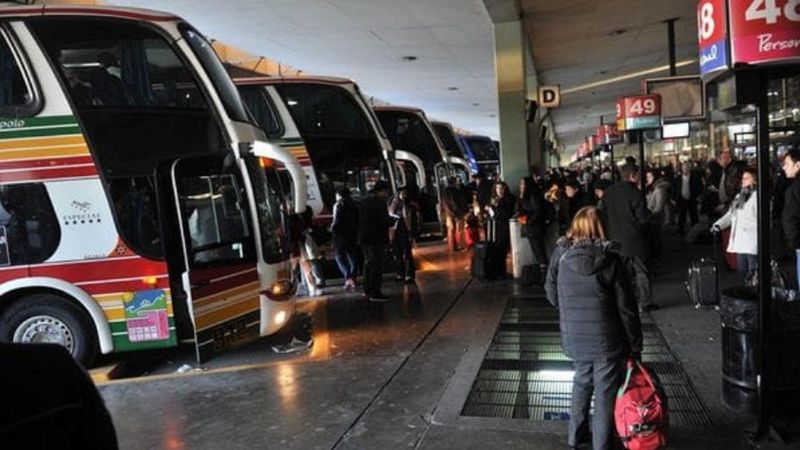 Para fomentar el turismo, habrá descuentos del 30% en pasajes de micros