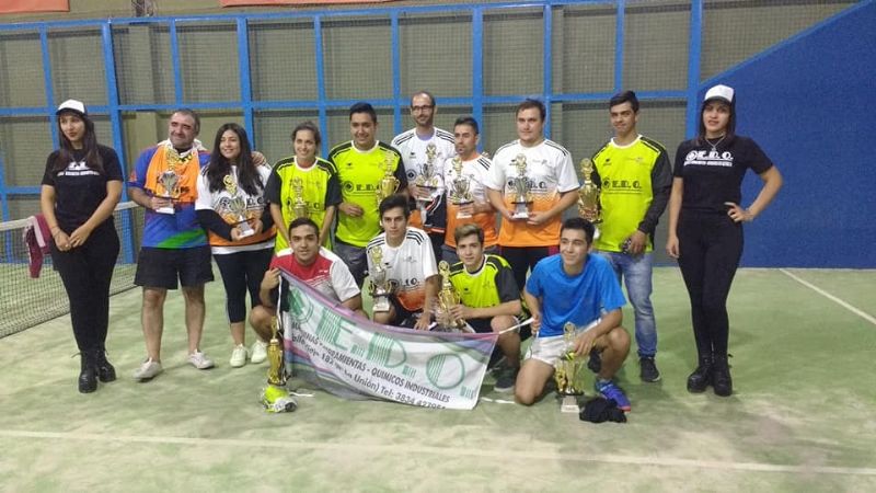 Padel: Más de 40 duplas en la Copa Saque y Volea