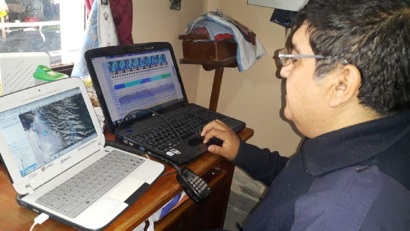 Bomberos intentan rescatar a montañistas, uno está grave