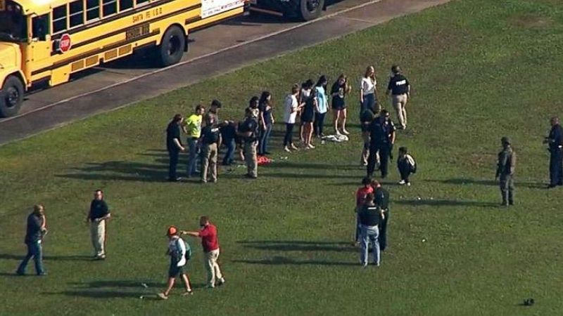 Otra vez un tirador siembra el pánico en una escuela de EEUU