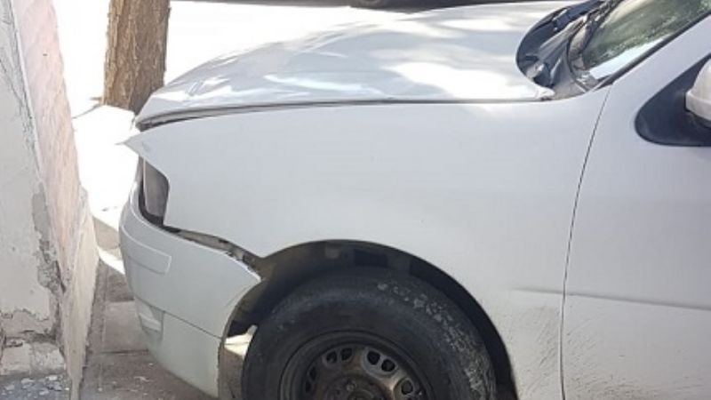 Taxista se descompensó y chocó