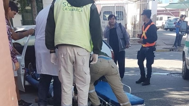Taxista se descompensó y chocó