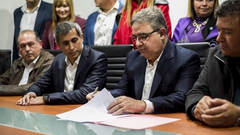 Intendentes firmaron un convenio para mejorar la ruta 38