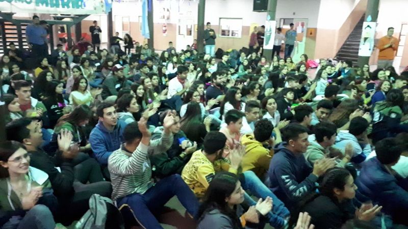 Cientos de participantes en el Pentecostés Joven