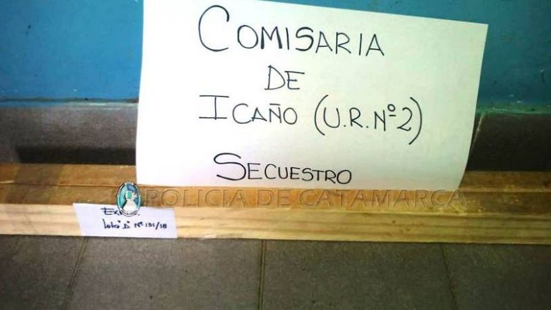 Reclamó que le devolvieran el auto, la respuesta no le gustó y dañó el móvil policial