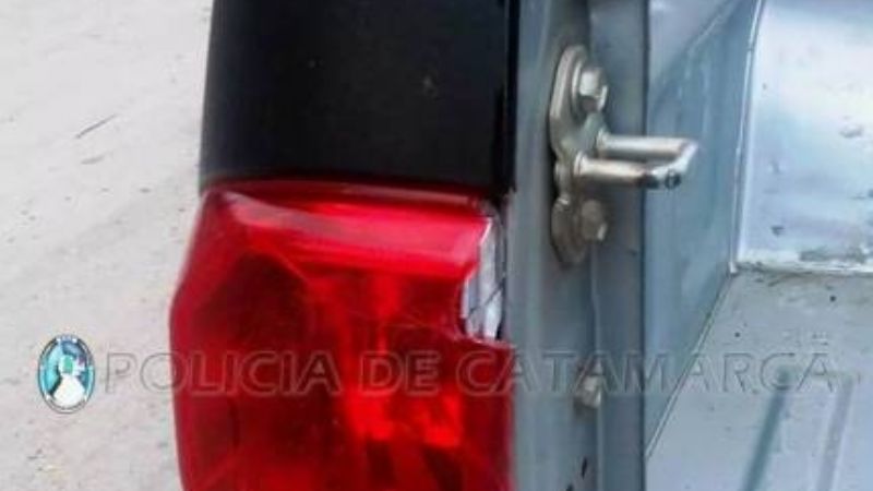 Reclamó que le devolvieran el auto, la respuesta no le gustó y dañó el móvil policial