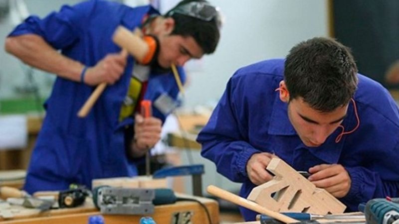 Tras la devaluación, se desplomaron los salarios en dólares de los argentinos