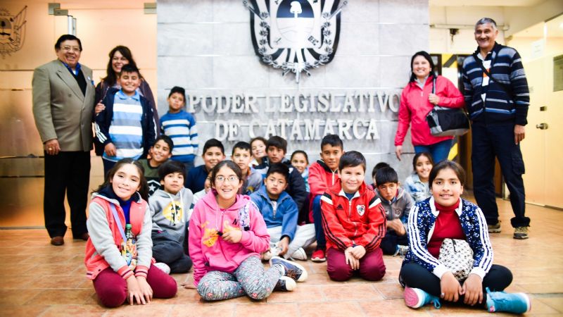 Alumnos de Aconquija visitaron el Senado