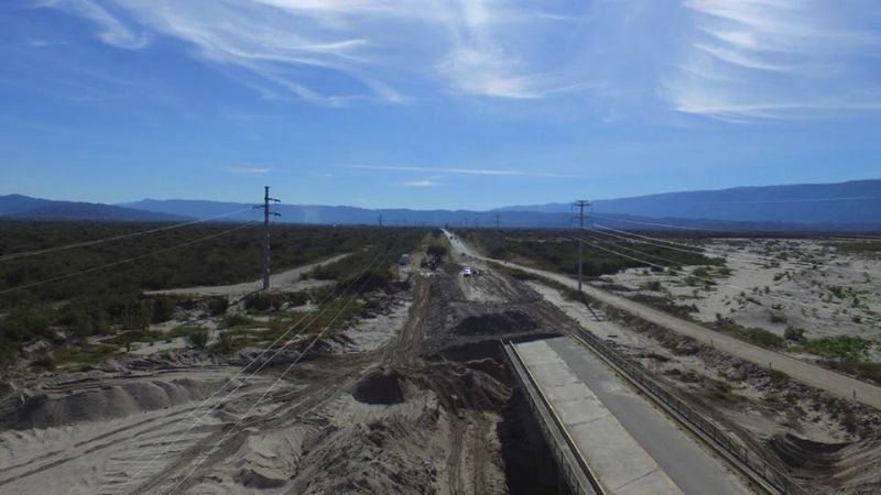 Inspeccionan trabajos en el puente sobre el Río Santa Cruz
