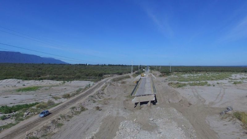 Inspeccionan trabajos en el puente sobre el Río Santa Cruz