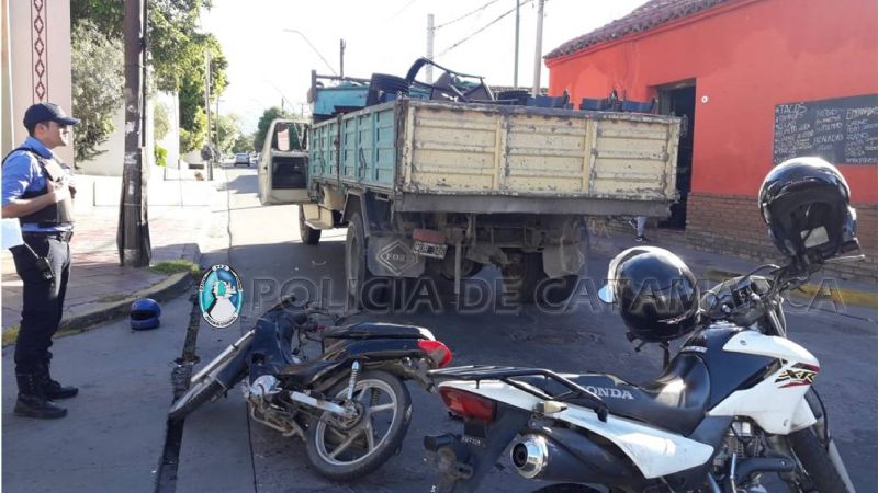 Motociclista chocó contra un camión