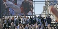 PALCO de la multitudinaria concentración en el Obelisco.