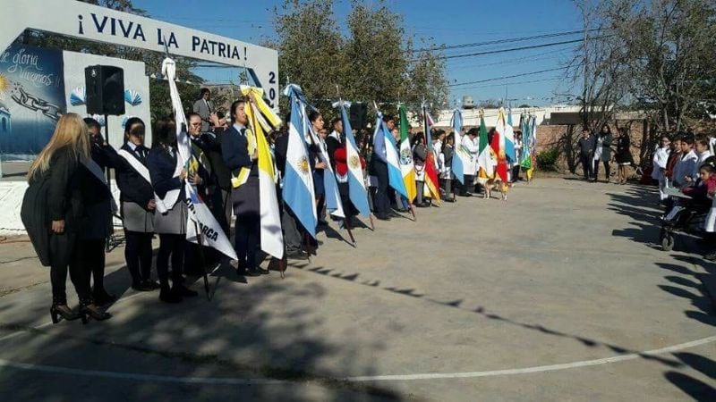 Festejos por el 25 de Mayo en la Escuela 280 de Recreo