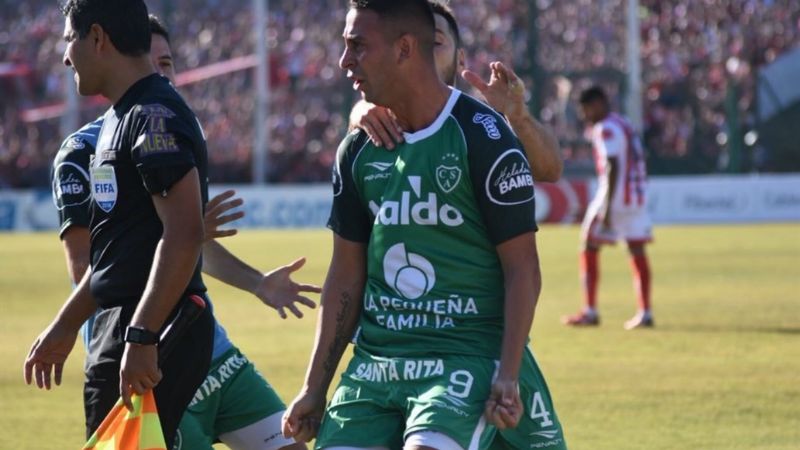 Sarmiento (J) venció a San Martín (T) en la “ida”