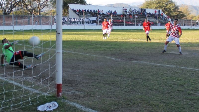 Policial se lo dio vuelta a “Tesho” y Ferro a Social Rojas