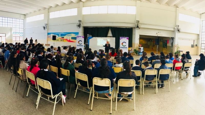 Charla educativa sobre minerales en Andalgalá