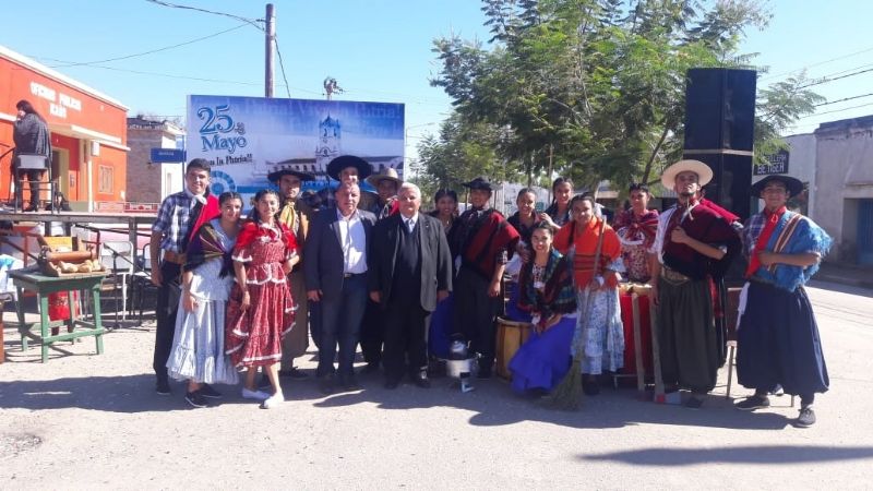 Senadores en las celebraciones por el 25 de Mayo en sus departamentos
