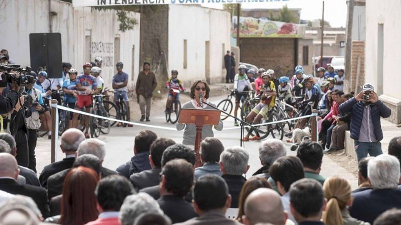 Corpacci inauguró tramo de pavimentación de la Ruta 40