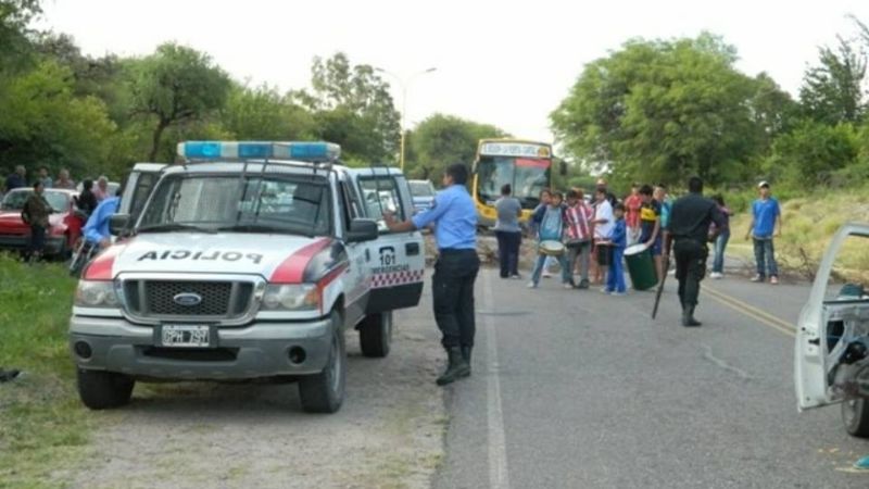 Piquete de vecinos de FME por falta de agua