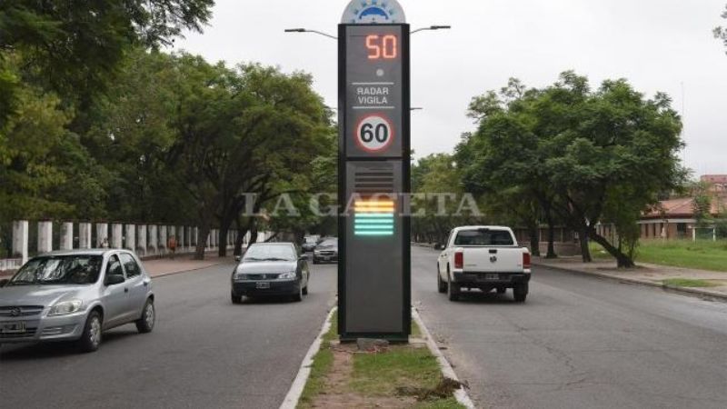 En Tucumán ya controlan la velocidad en avenidas, con radares