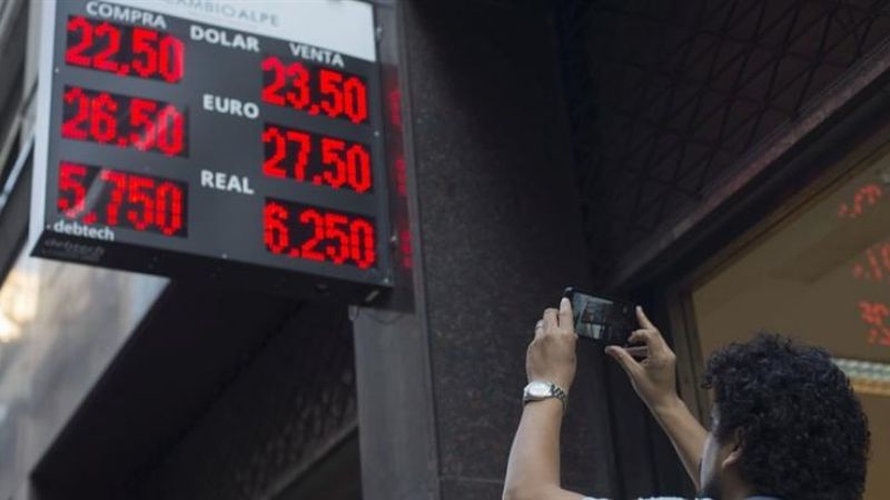 Otro récord histórico del dólar, que superó los $ 23