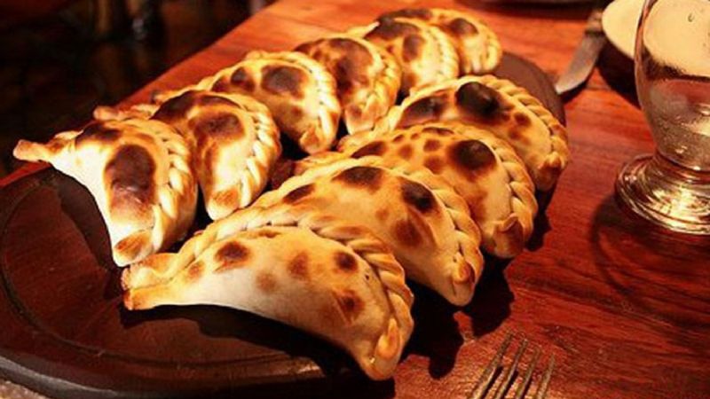 La empanada es el plato más pedido a domicilio en la Argentina