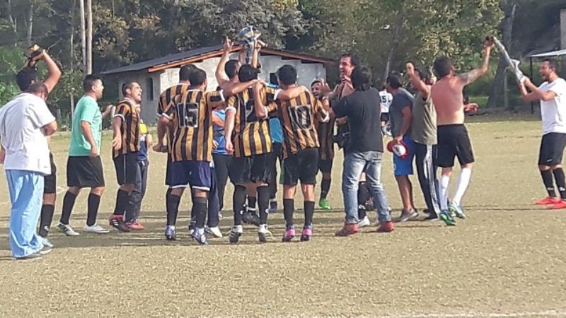 Los Médicos “metieron” el primer título en la Única