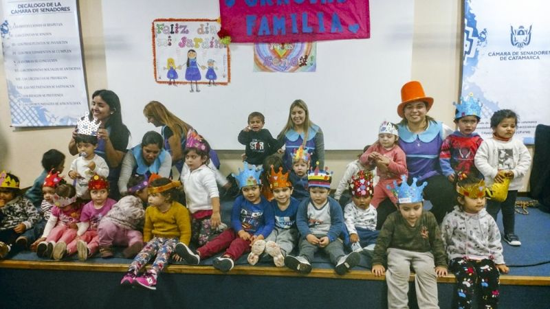 Niños y padres del Jardín de Senado participaron de un taller de manualidades