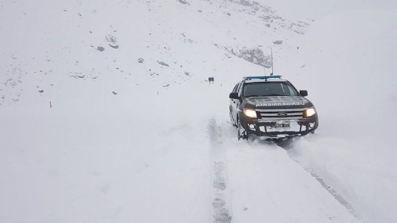 Impactantes imágenes de la nevada en la frontera con Chile