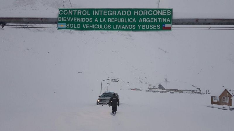 Impactantes imágenes de la nevada en la frontera con Chile