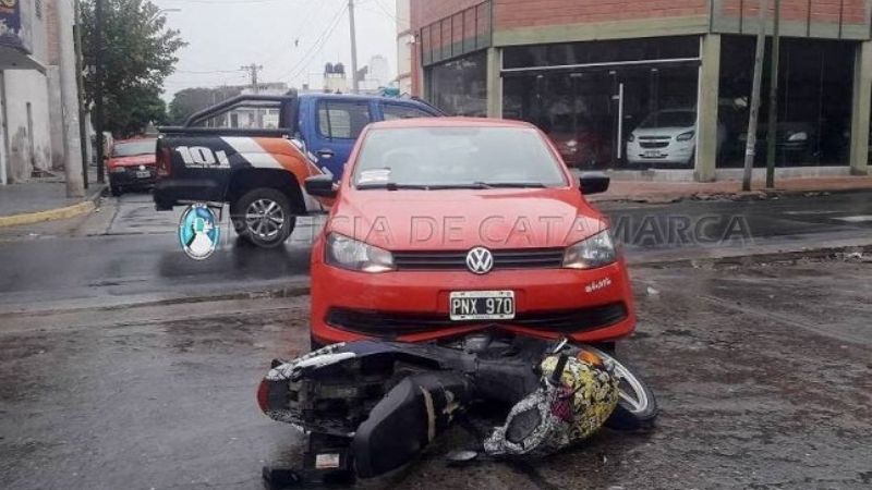 Chocaron auto y moto