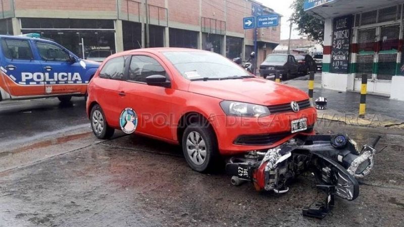 Chocaron auto y moto