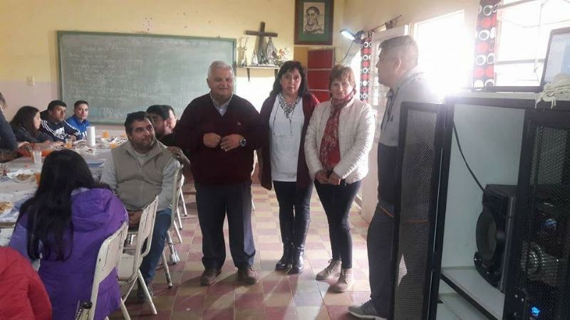 Voluntarios de Universidad de La Plata visitaron la Escuela de Las Palmitas