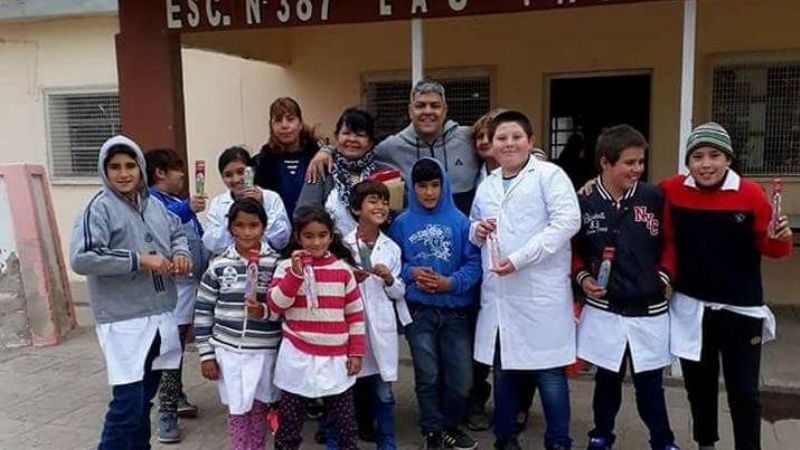 Voluntarios de Universidad de La Plata visitaron la Escuela de Las Palmitas