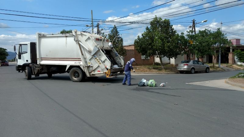 Camión recolector de residuos protagonizó un choque