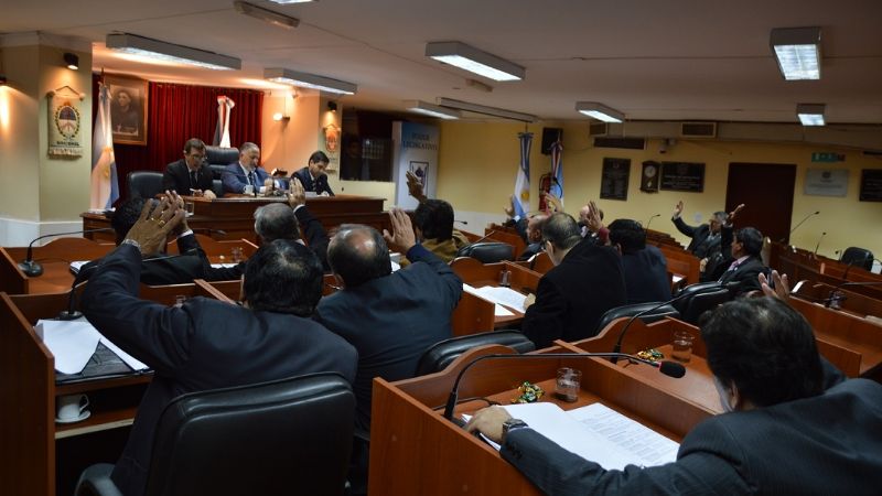 Sesión en el Senado con proyectos aprobados