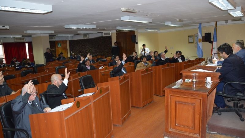 Sesión en el Senado con proyectos aprobados