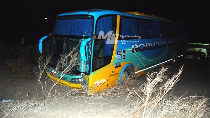 Chofer de colectivo se descompuso, chocó y murió