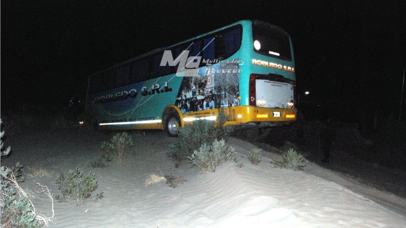 Chofer de colectivo se descompuso, chocó y murió